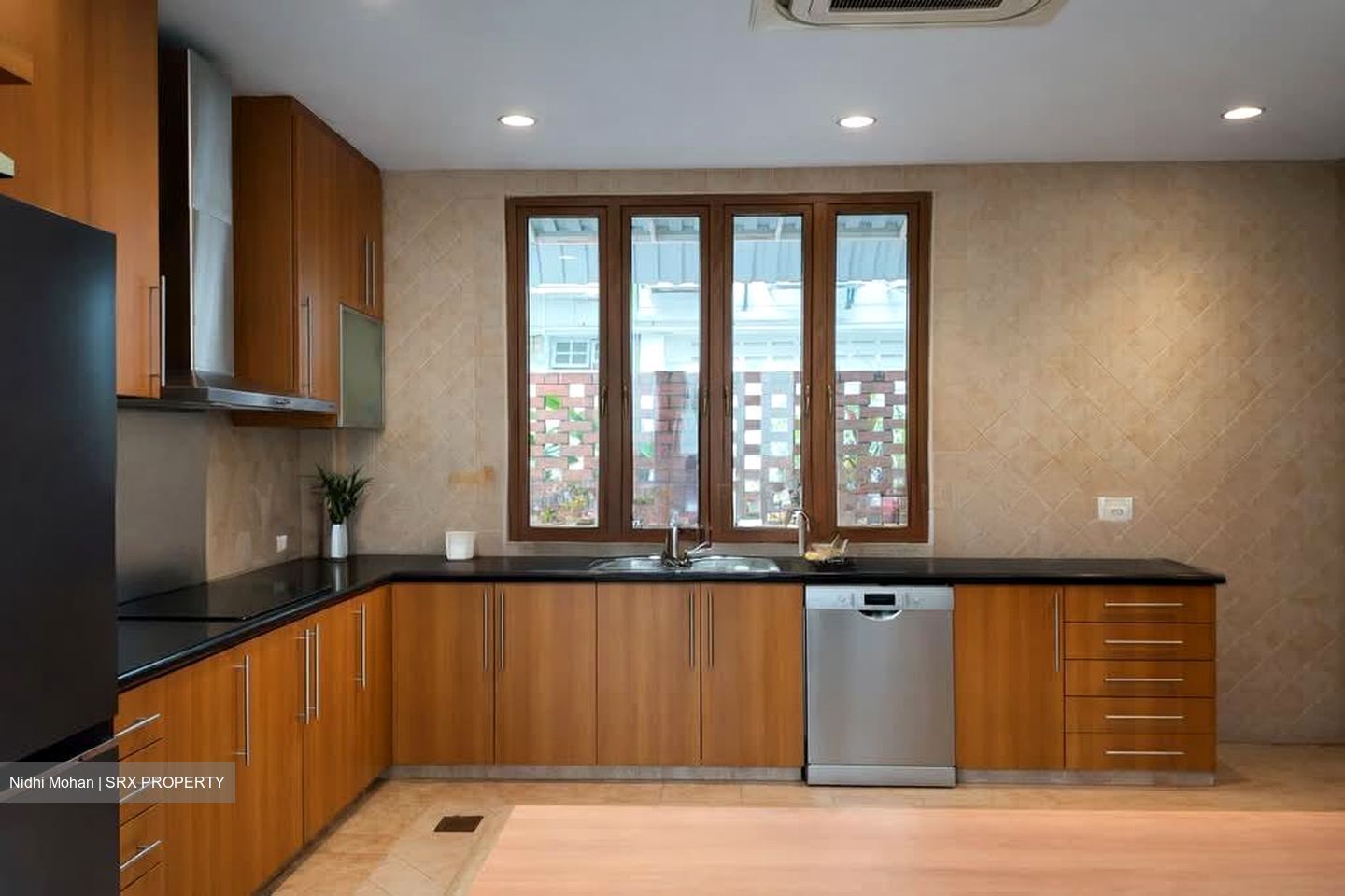 Holland Grove Road (D10), Detached #559733821